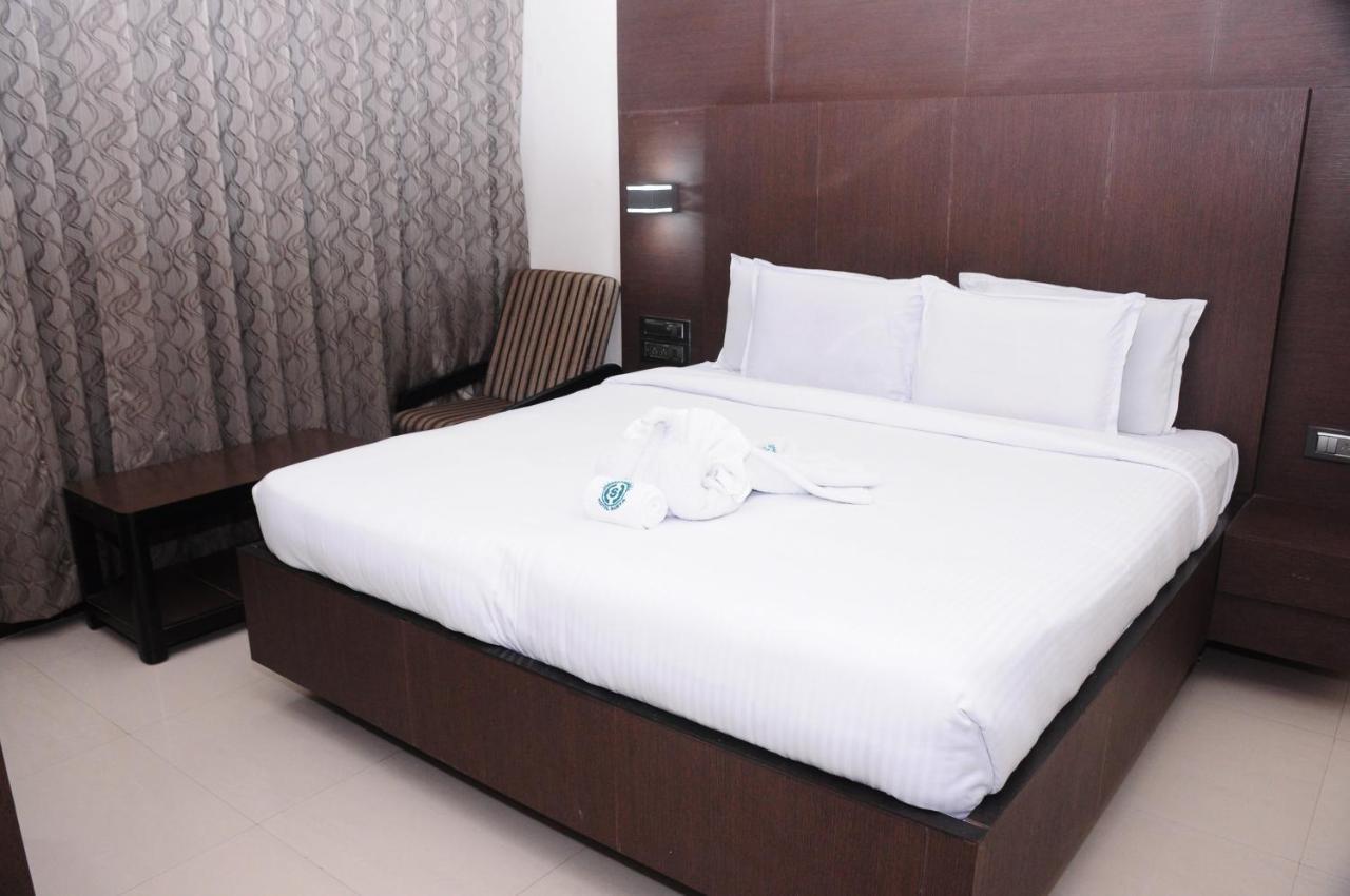 Hotel Surya Rajahmundry Exterior photo